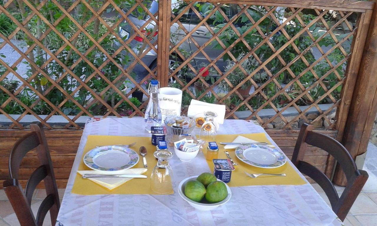 B&B Il Girasole SantʼAnna Arresi Zewnętrze zdjęcie