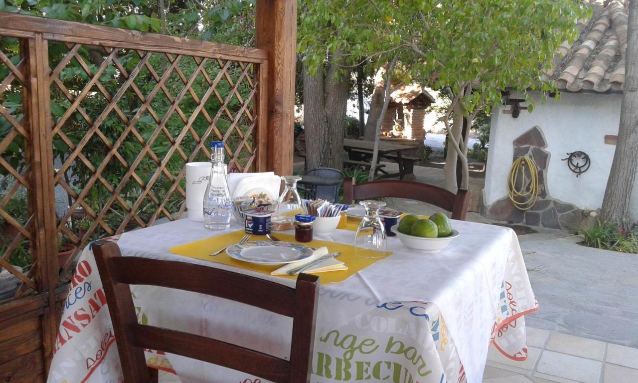 B&B Il Girasole SantʼAnna Arresi Zewnętrze zdjęcie